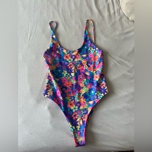 Kulani Kini - one piece in “Rainbow Jungle” 🌈🌴🐸